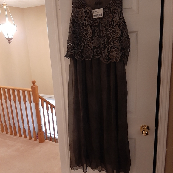 Ladies dress - Picture 2 of 6